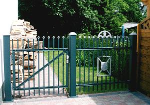 Zaunfeld und T�r , Aluminiumstabzaun "Wappen"